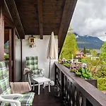 Aurikel Apartman *