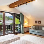 Aurikel Apartman *