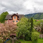 Aurikel Apartman *
